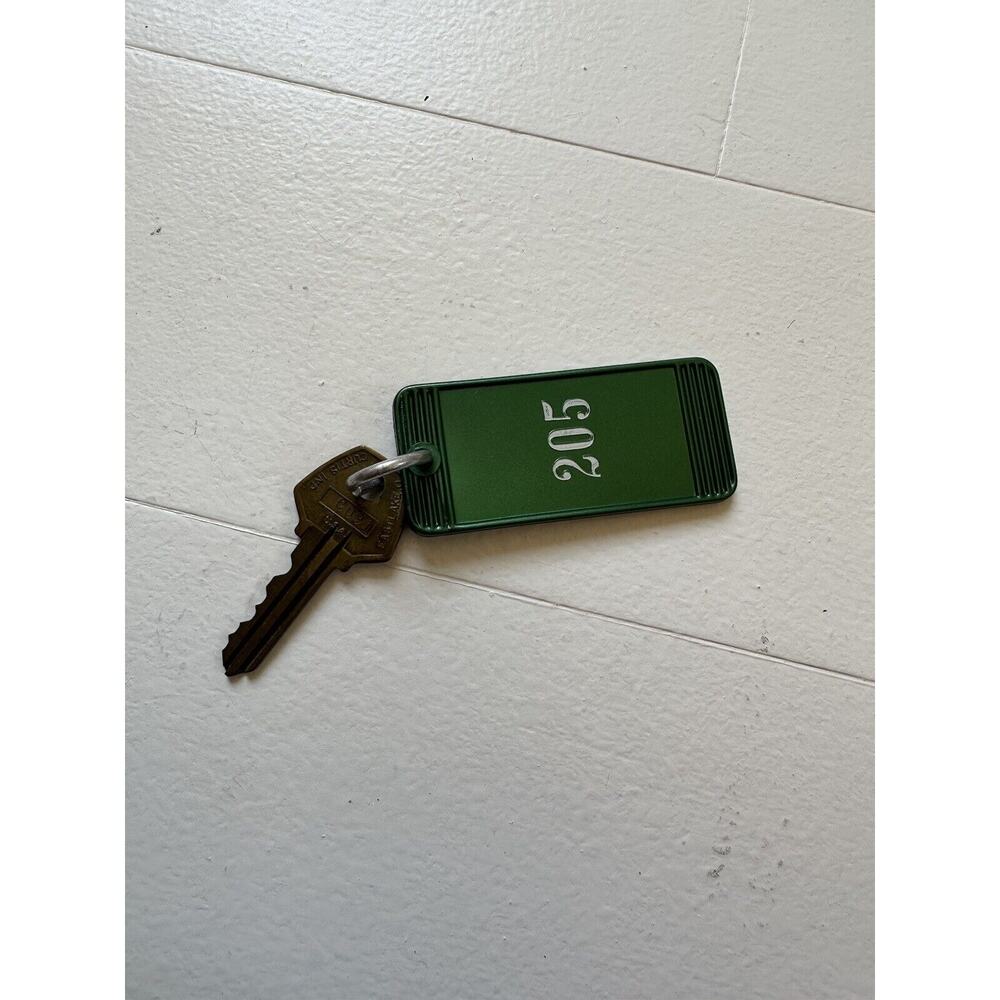 Vintage PO Box 532 Westbury New York Hotel Key Fob & Key #205 - Picture 2 of 2